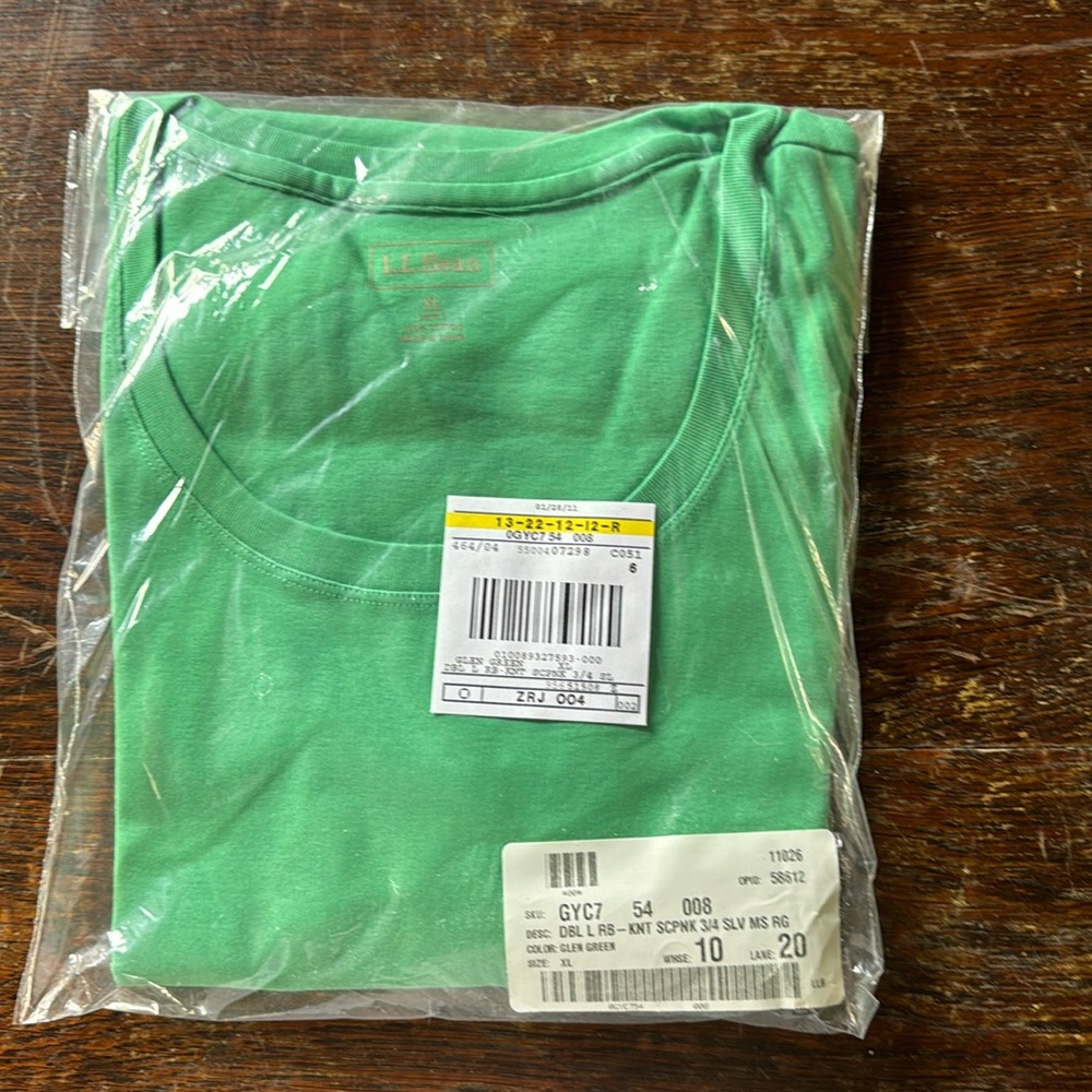 NWT 3/4 sleeve scoop neck top